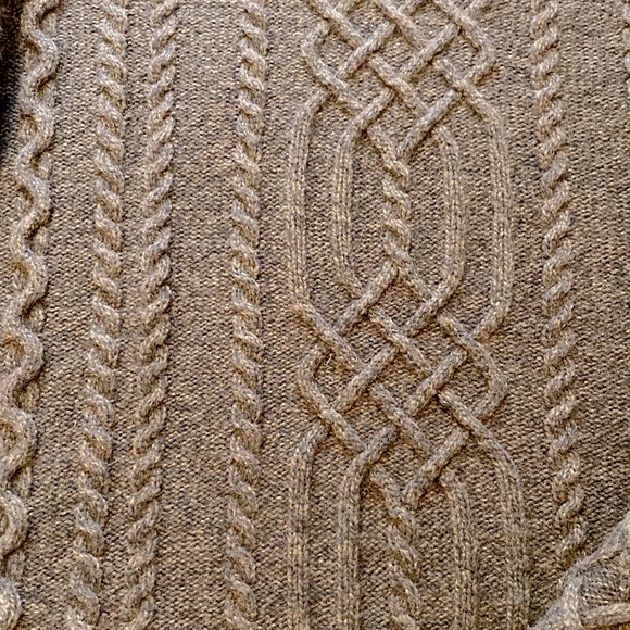 Men’s BROOKS BROTHERS Sweater -Made with ITALIAN YARN. - Picture 2 of 3